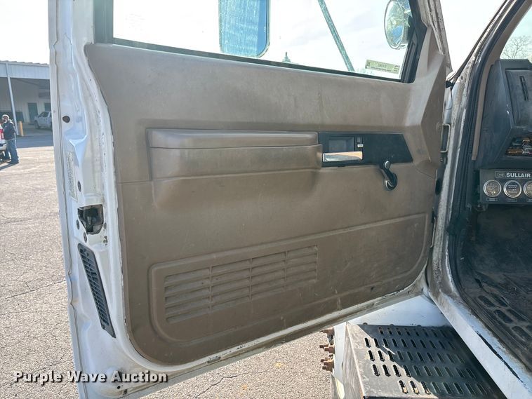 image for item EV3462 1998 GMC C7 digger derrick truck