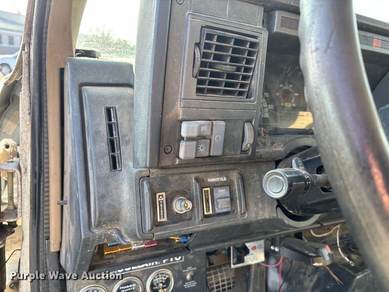 image for item EV3462 1998 GMC C7 digger derrick truck