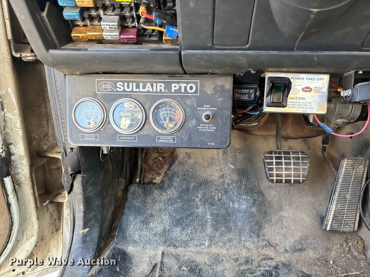 image for item EV3462 1998 GMC C7 digger derrick truck