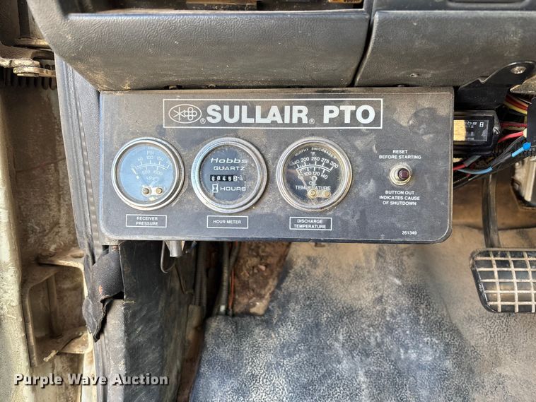 image for item EV3462 1998 GMC C7 digger derrick truck