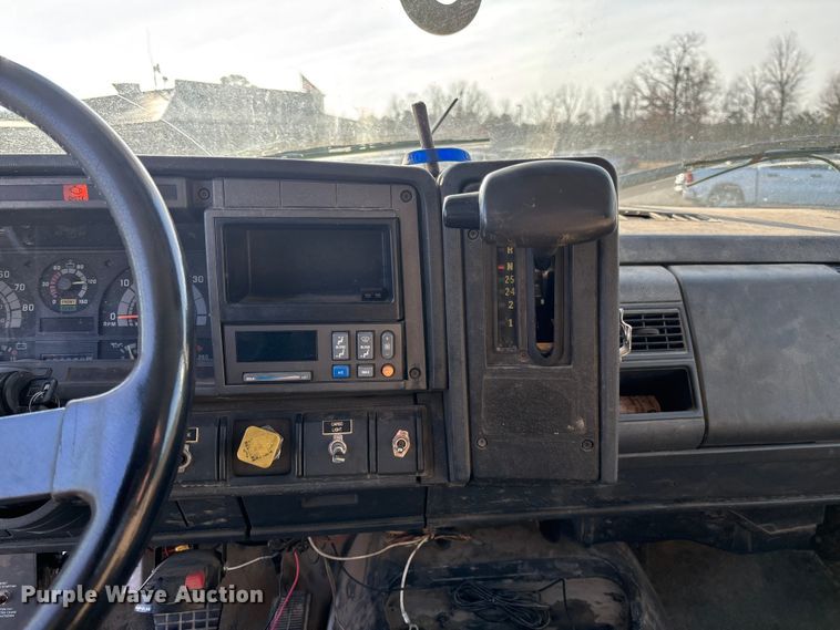 image for item EV3462 1998 GMC C7 digger derrick truck