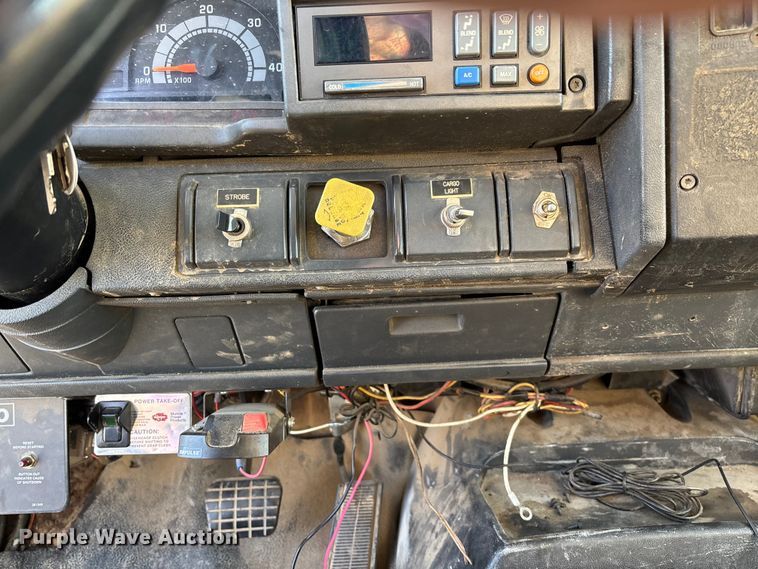 image for item EV3462 1998 GMC C7 digger derrick truck