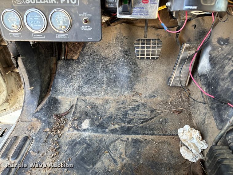 image for item EV3462 1998 GMC C7 digger derrick truck