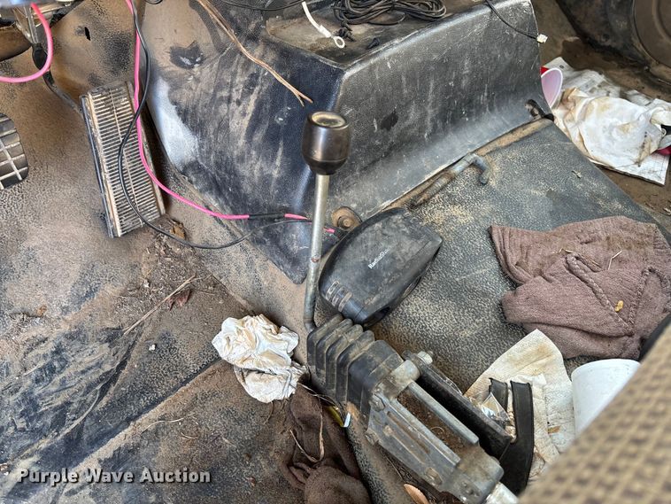 image for item EV3462 1998 GMC C7 digger derrick truck