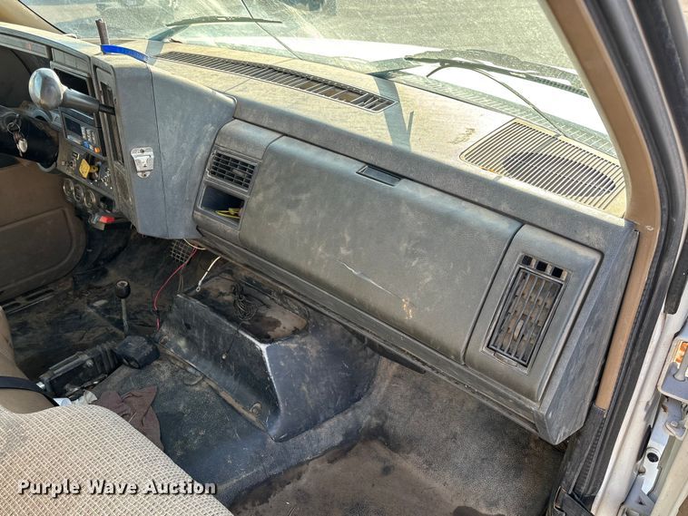 image for item EV3462 1998 GMC C7 digger derrick truck