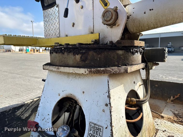 image for item EV3463 2009 UTV Achiever mini digger derick