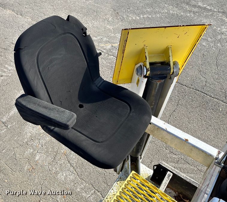 image for item EV3463 2009 UTV Achiever mini digger derick