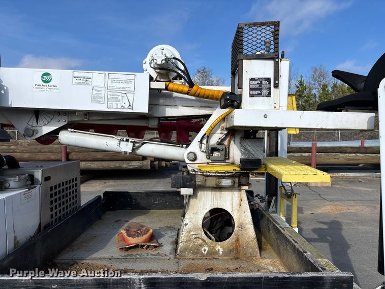 image for item EV3463 2009 UTV Achiever mini digger derick