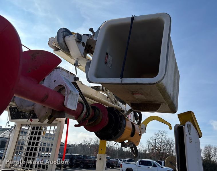 image for item EV3463 2009 UTV Achiever mini digger derick