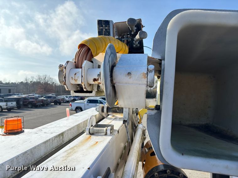 image for item EV3463 2009 UTV Achiever mini digger derick