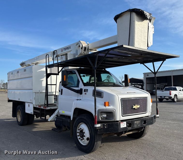image for item EV3465 2007 Chevrolet C7 forestry bucket truck