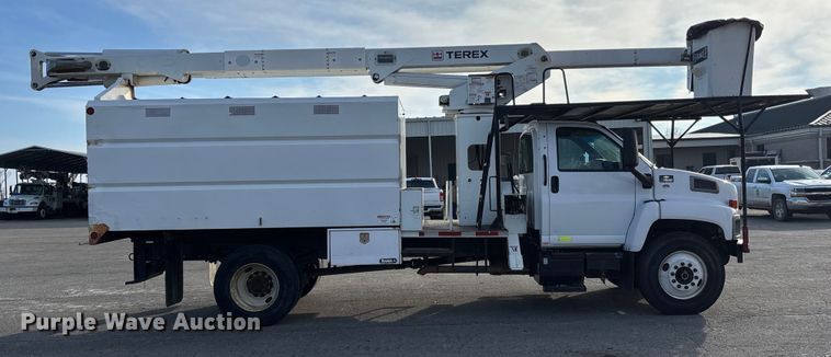 image for item EV3465 2007 Chevrolet C7 forestry bucket truck