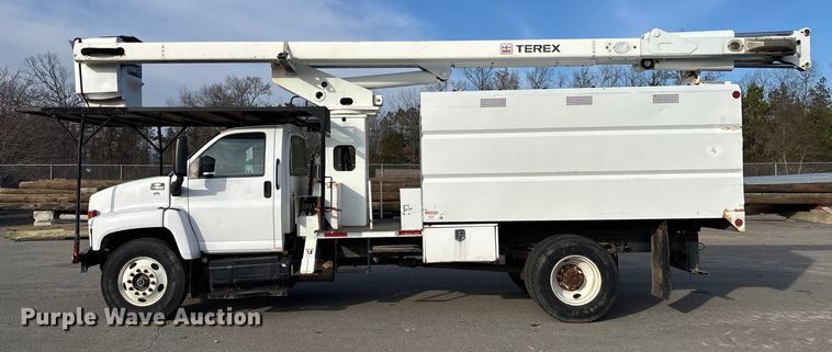 image for item EV3465 2007 Chevrolet C7 forestry bucket truck