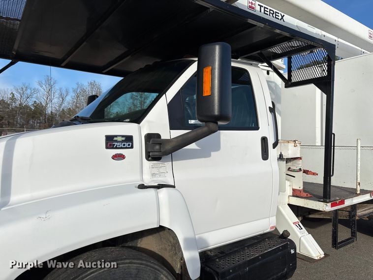 image for item EV3465 2007 Chevrolet C7 forestry bucket truck