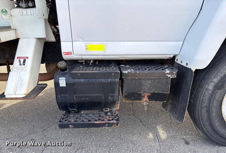 image for item EV3465 2007 Chevrolet C7 forestry bucket truck