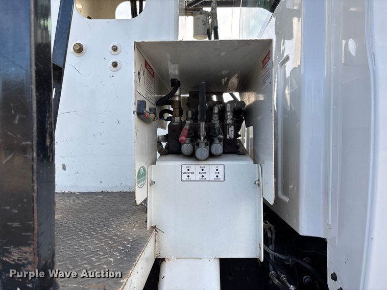 image for item EV3465 2007 Chevrolet C7 forestry bucket truck