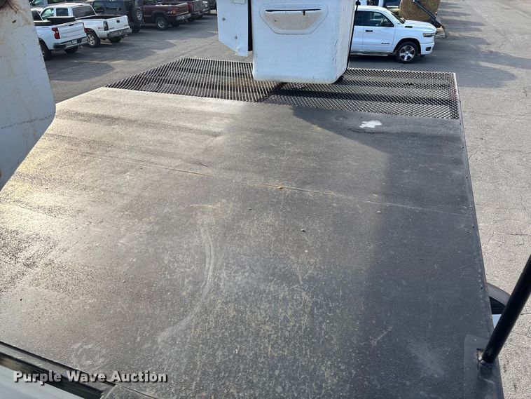 image for item EV3465 2007 Chevrolet C7 forestry bucket truck