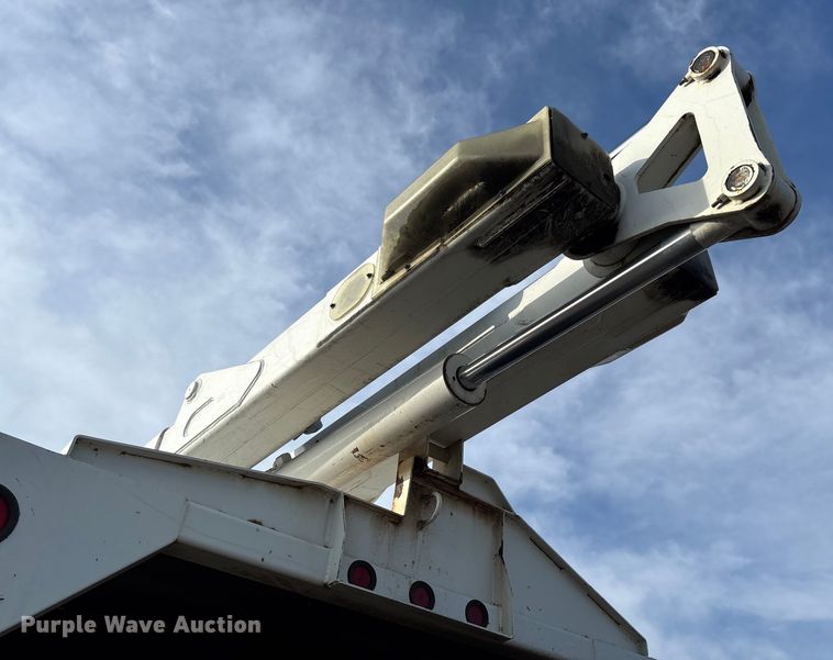 image for item EV3465 2007 Chevrolet C7 forestry bucket truck