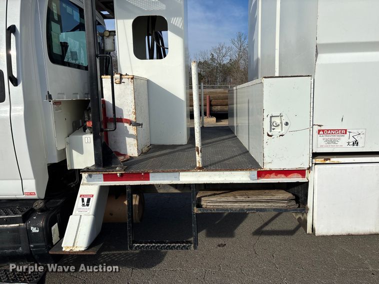 image for item EV3465 2007 Chevrolet C7 forestry bucket truck