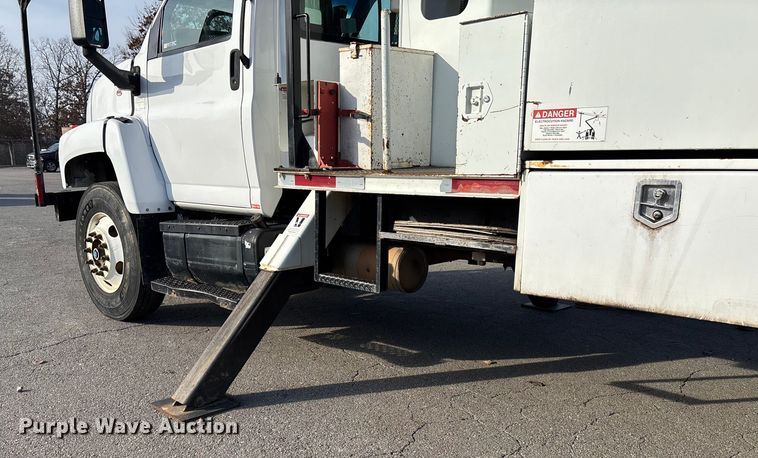 image for item EV3465 2007 Chevrolet C7 forestry bucket truck