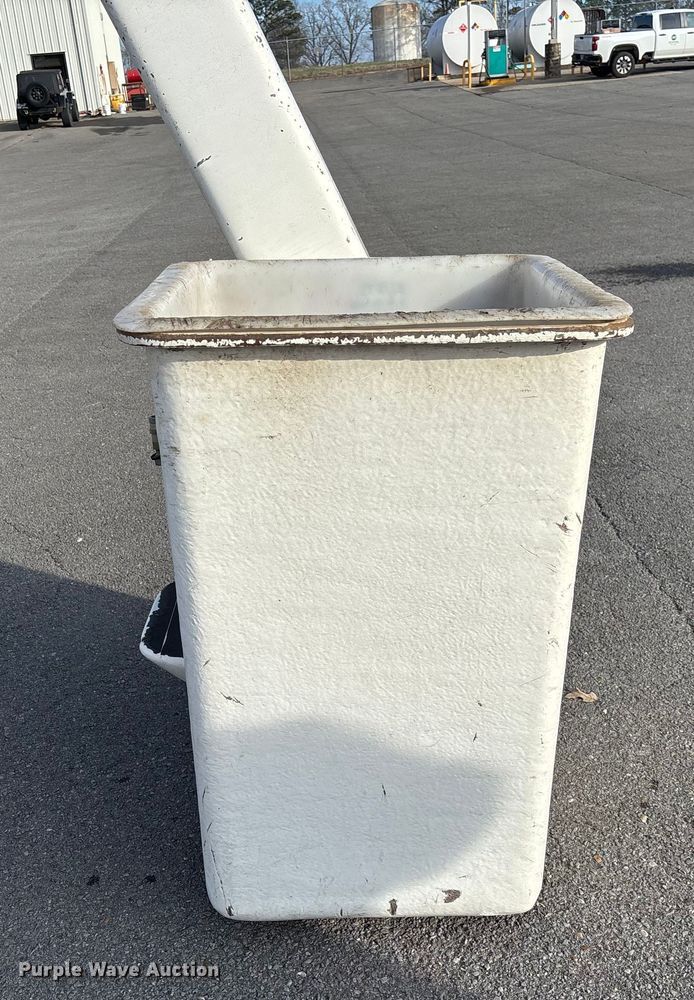 image for item EV3465 2007 Chevrolet C7 forestry bucket truck