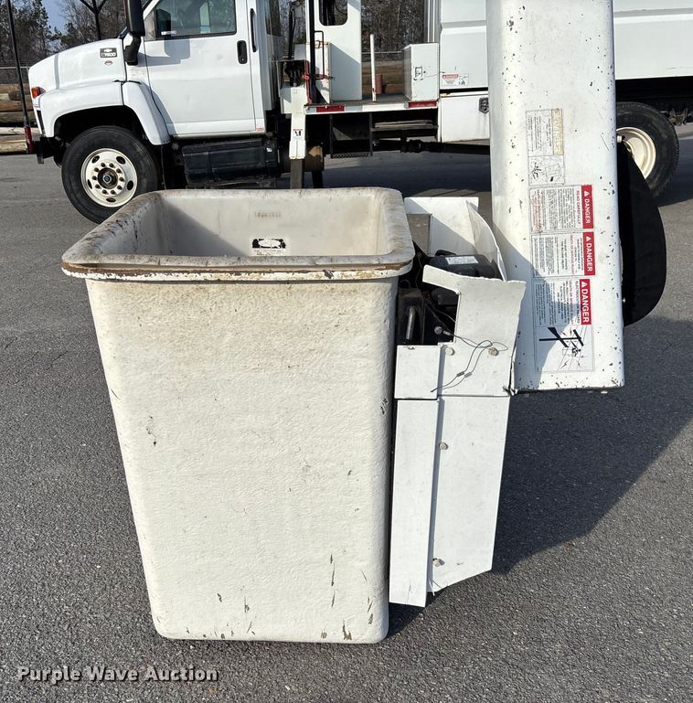 image for item EV3465 2007 Chevrolet C7 forestry bucket truck