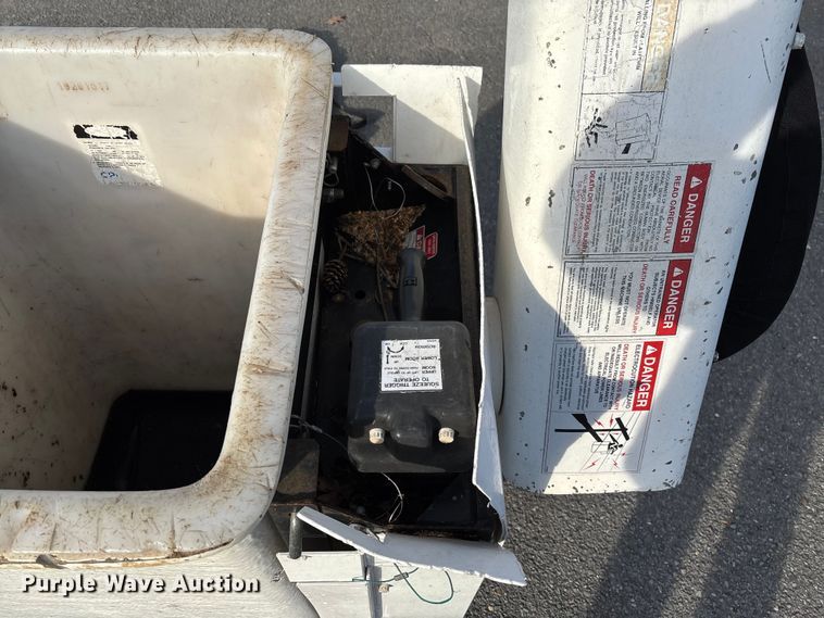 image for item EV3465 2007 Chevrolet C7 forestry bucket truck