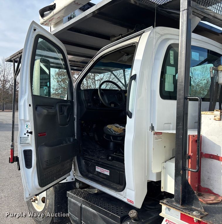 image for item EV3465 2007 Chevrolet C7 forestry bucket truck