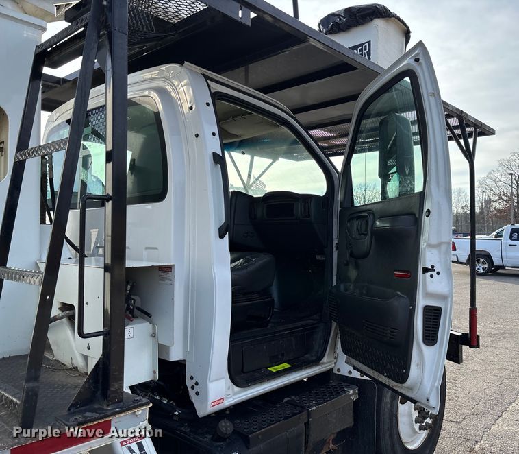 image for item EV3465 2007 Chevrolet C7 forestry bucket truck