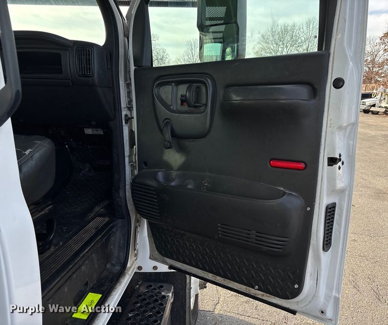 image for item EV3465 2007 Chevrolet C7 forestry bucket truck