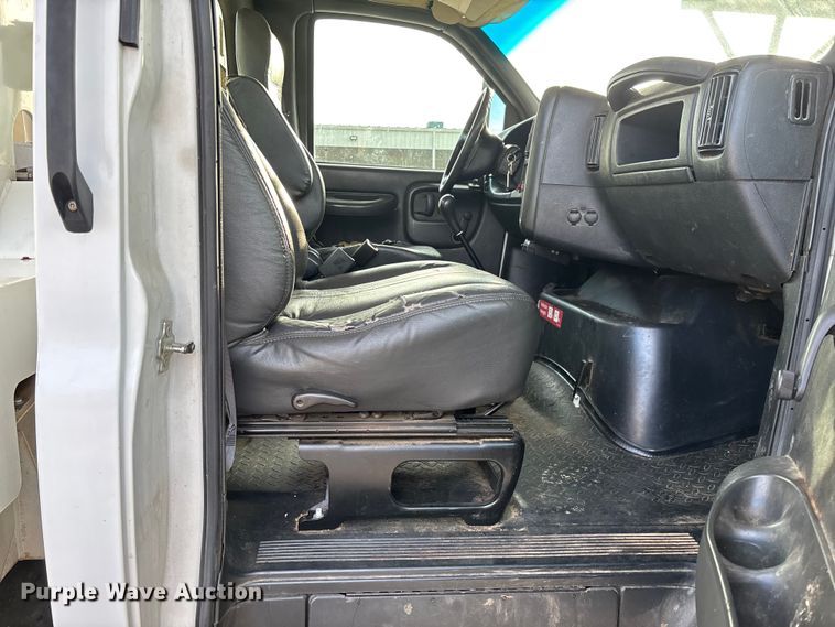 image for item EV3465 2007 Chevrolet C7 forestry bucket truck