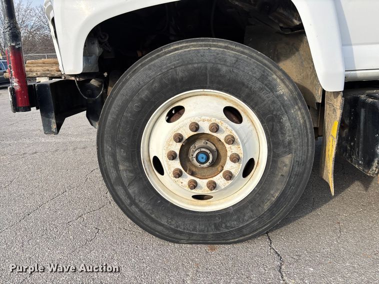 image for item EV3465 2007 Chevrolet C7 forestry bucket truck