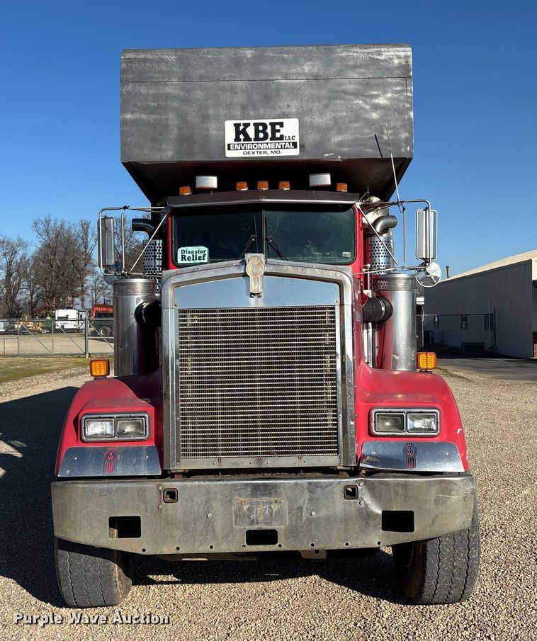 image for item EV3466 1994 Kenworth grapple crane truck