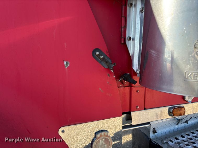 image for item EV3466 1994 Kenworth grapple crane truck