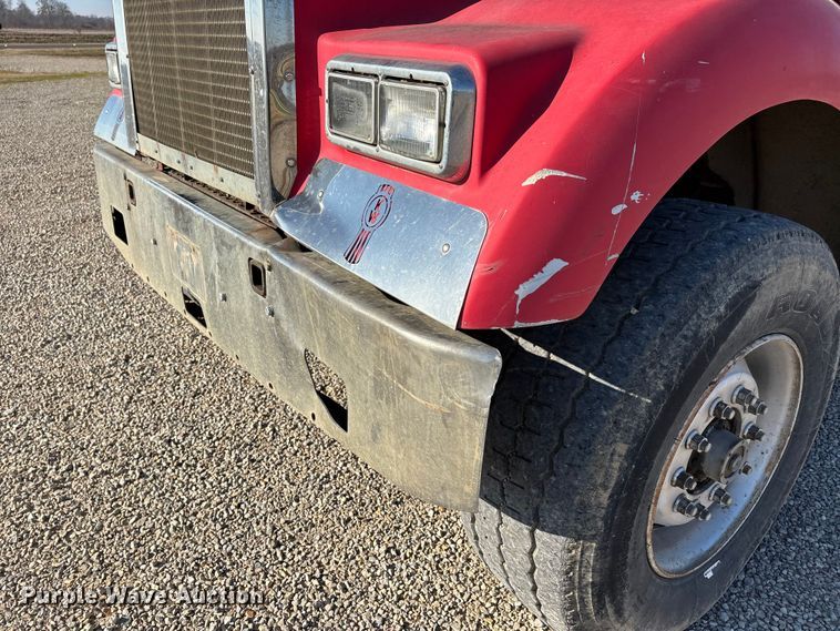 image for item EV3466 1994 Kenworth grapple crane truck