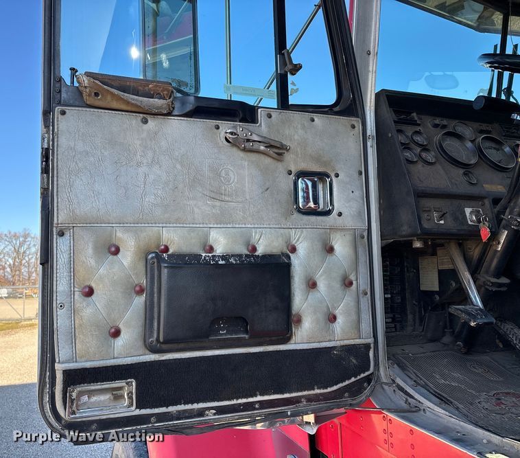 image for item EV3466 1994 Kenworth grapple crane truck