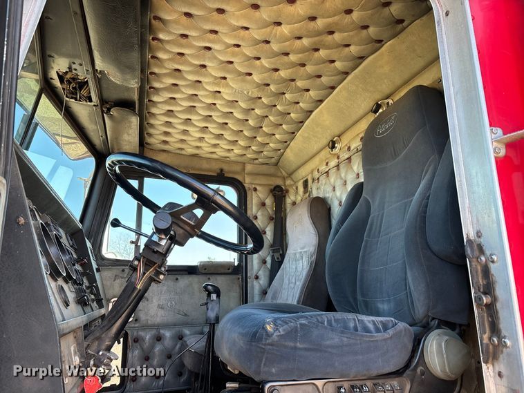 image for item EV3466 1994 Kenworth grapple crane truck