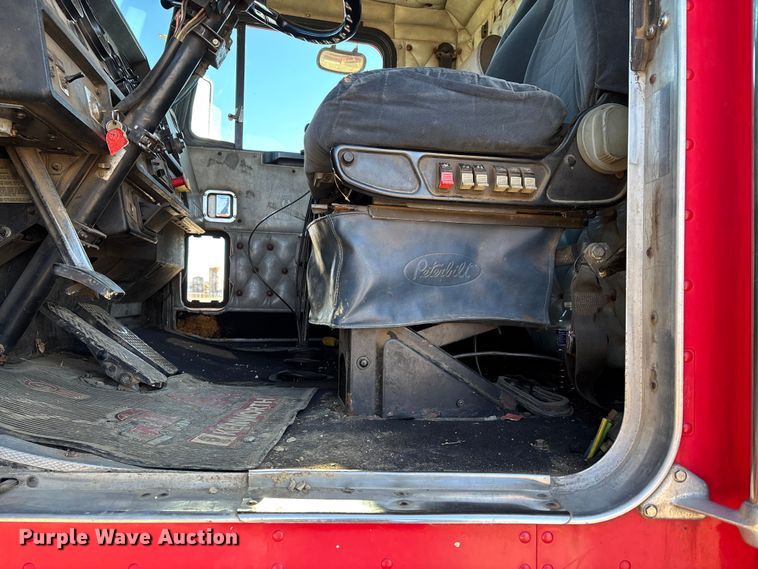 image for item EV3466 1994 Kenworth grapple crane truck