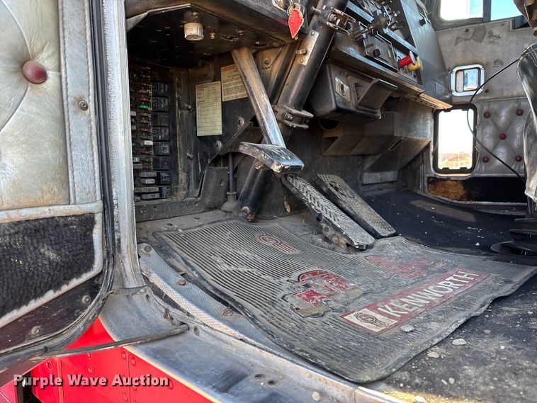 image for item EV3466 1994 Kenworth grapple crane truck