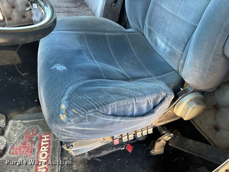 image for item EV3466 1994 Kenworth grapple crane truck