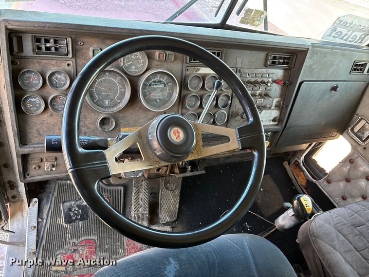 image for item EV3466 1994 Kenworth grapple crane truck