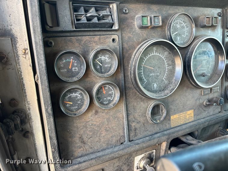 image for item EV3466 1994 Kenworth grapple crane truck