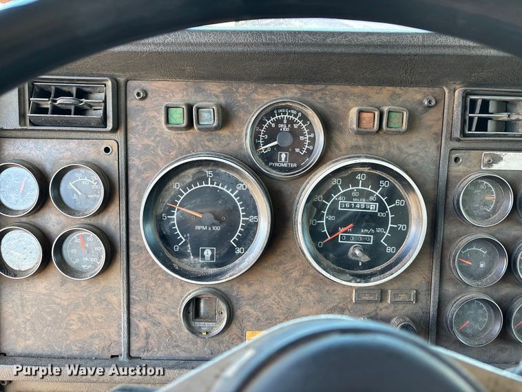 image for item EV3466 1994 Kenworth grapple crane truck