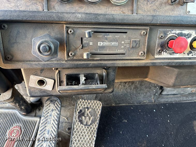 image for item EV3466 1994 Kenworth grapple crane truck