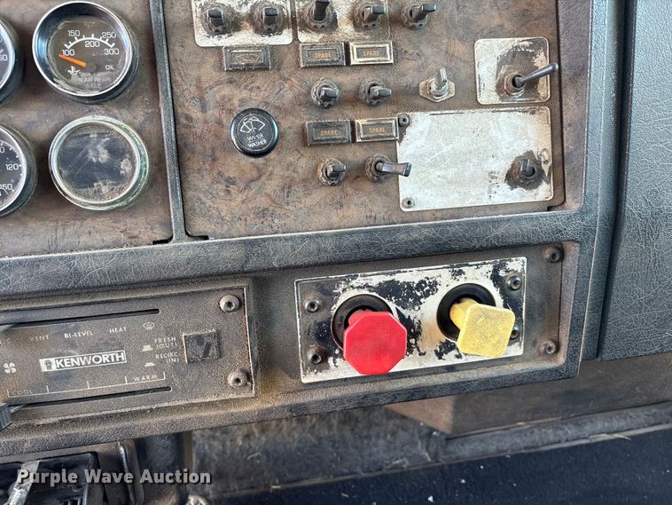 image for item EV3466 1994 Kenworth grapple crane truck