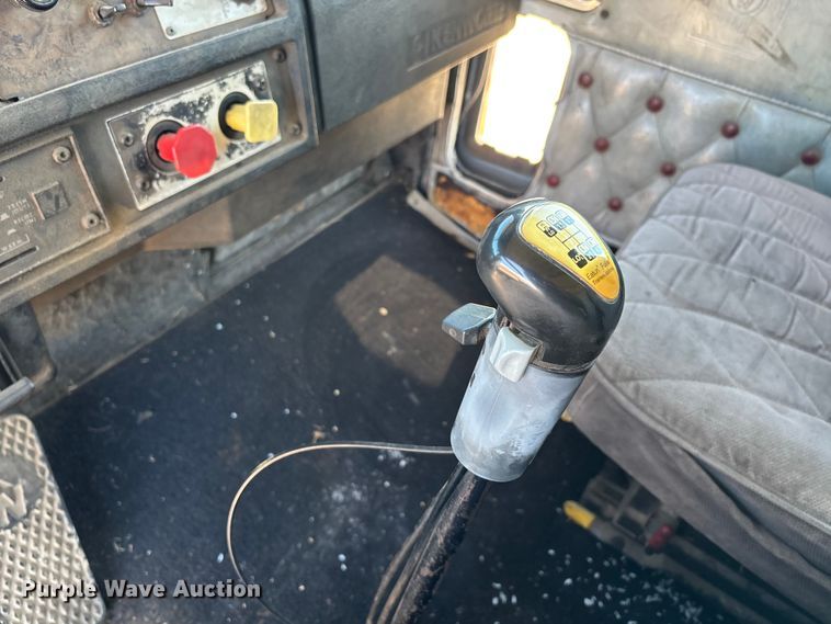 image for item EV3466 1994 Kenworth grapple crane truck