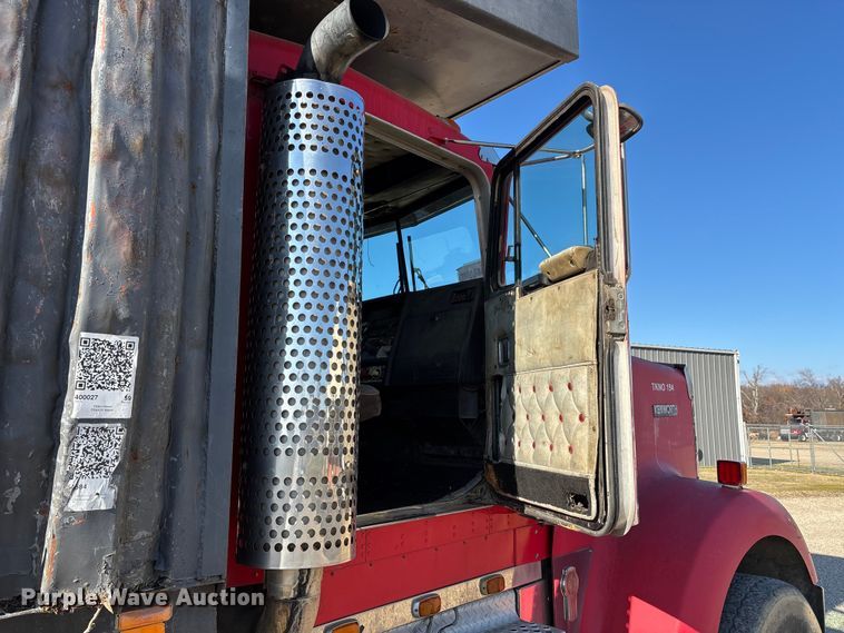 image for item EV3466 1994 Kenworth grapple crane truck