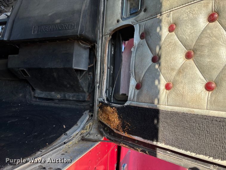 image for item EV3466 1994 Kenworth grapple crane truck