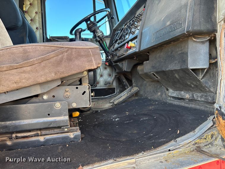 image for item EV3466 1994 Kenworth grapple crane truck