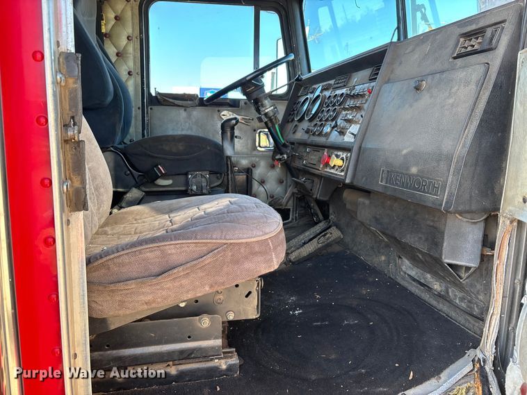 image for item EV3466 1994 Kenworth grapple crane truck